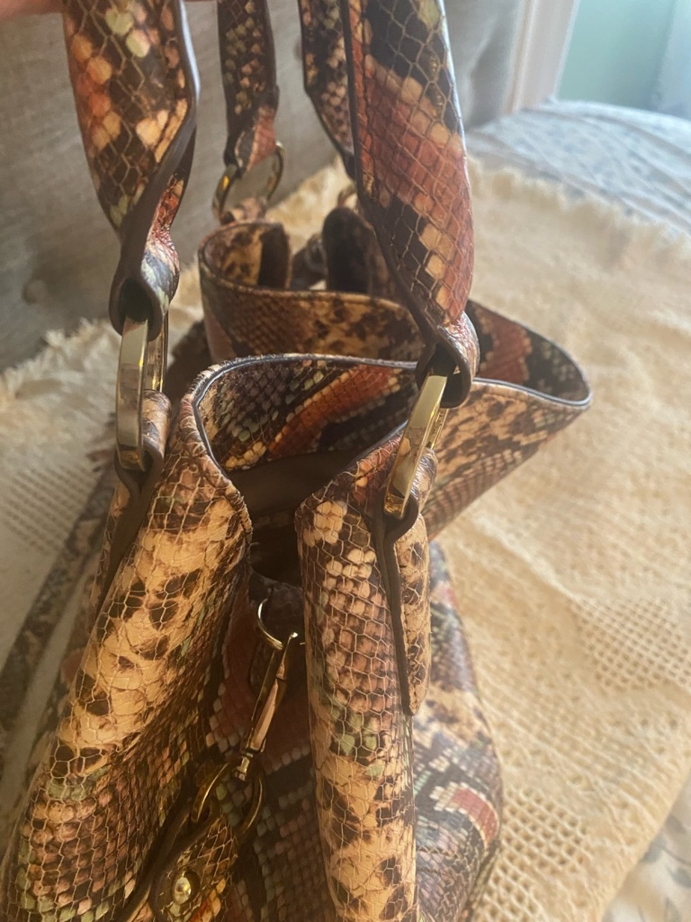 G.I.L.I. Limited Edition Roma handbag
In like New Condition - Picture 5 of 7